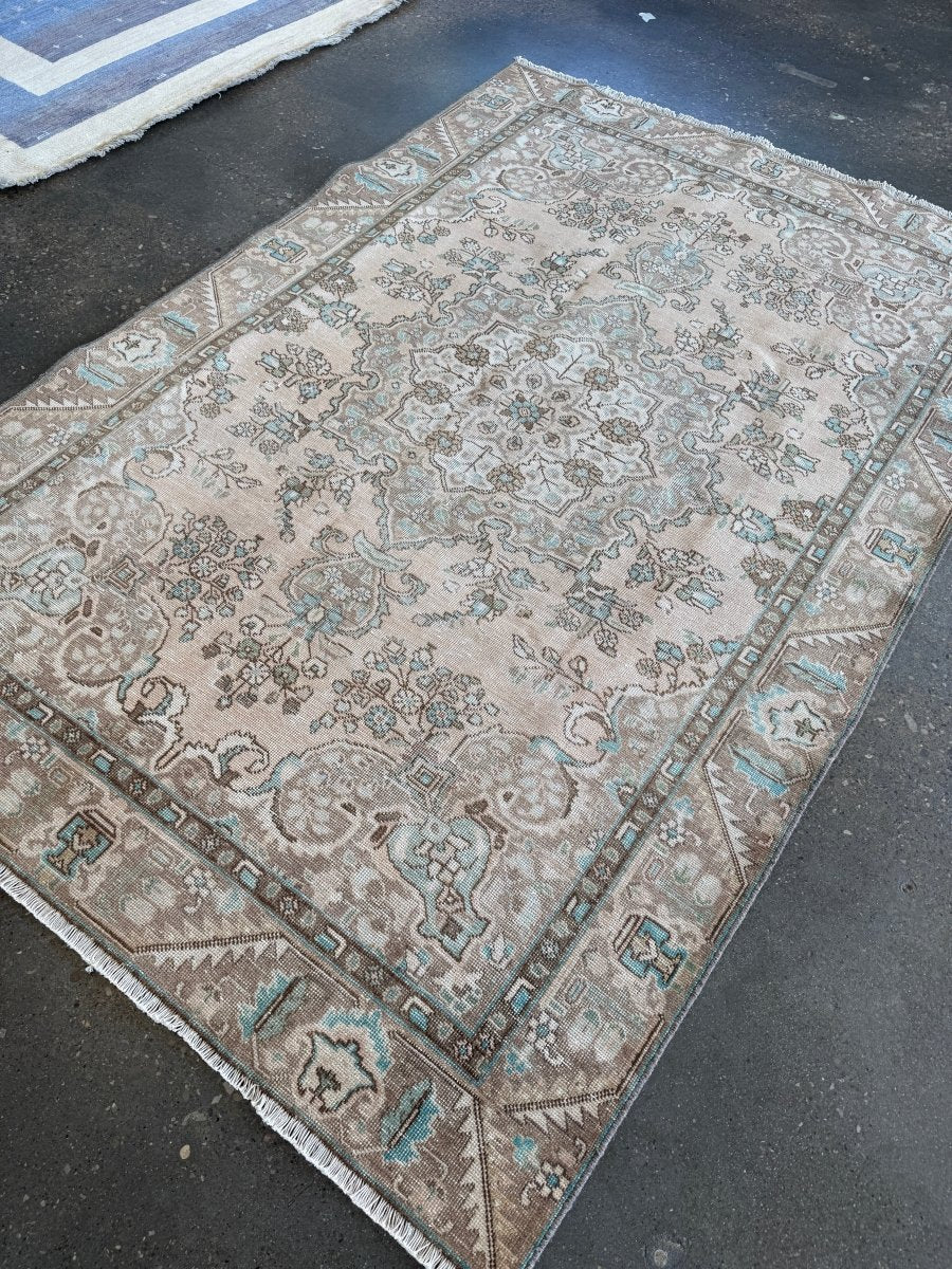Vintage Tabriz Rug | 6' 1