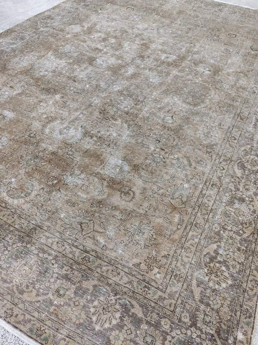 Vintnge Tabriz Rug |  9' 2