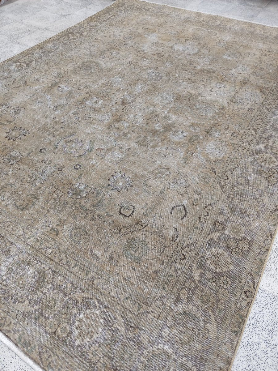 Vintnge Tabriz Rug |  9' 2