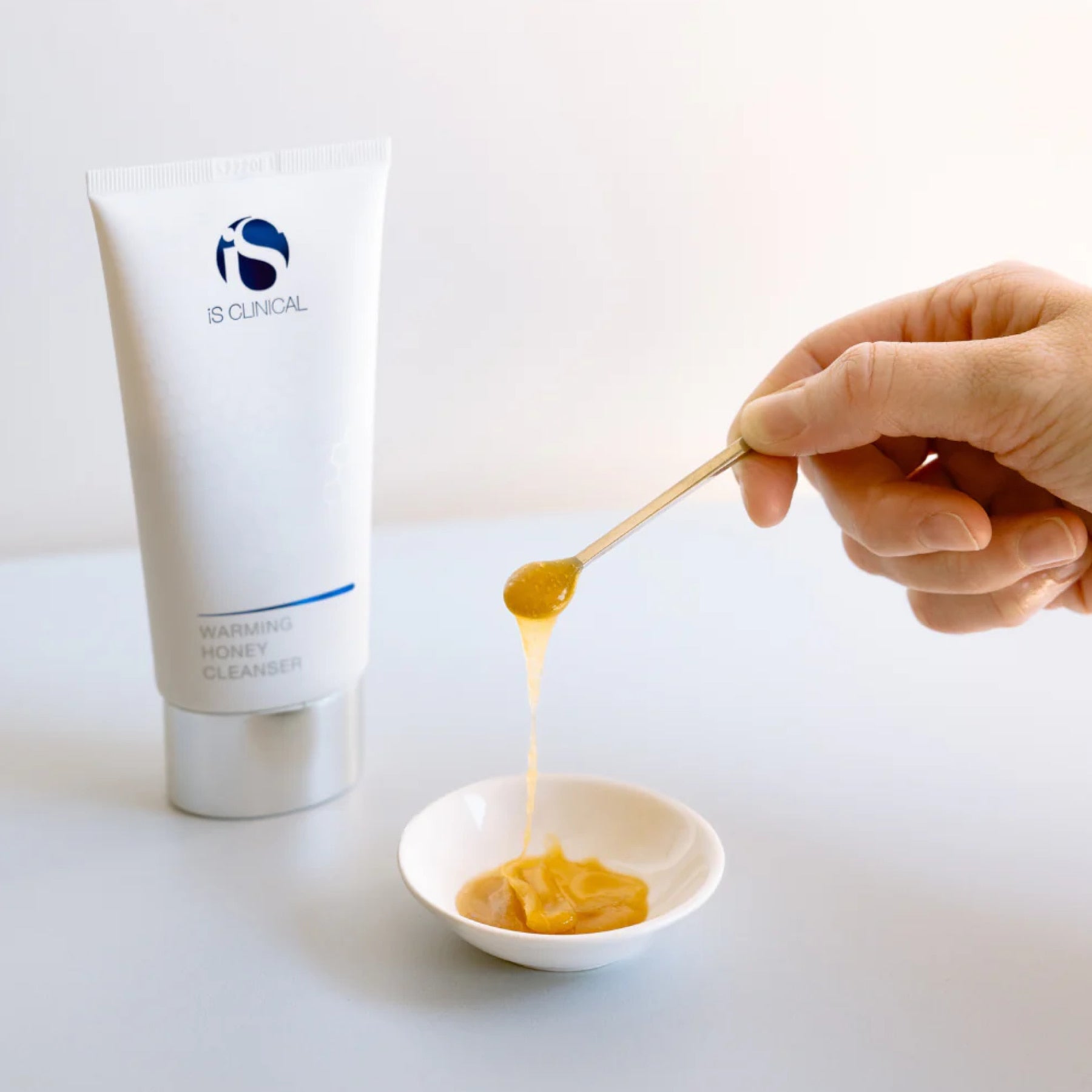 iS Clinical Warming Honey Cleanser