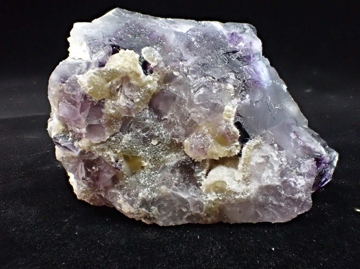 Yindu Fluorite with Deep Violet Cubes and UV Fluorescence – Yindu Mine, Inner Mongolia, China